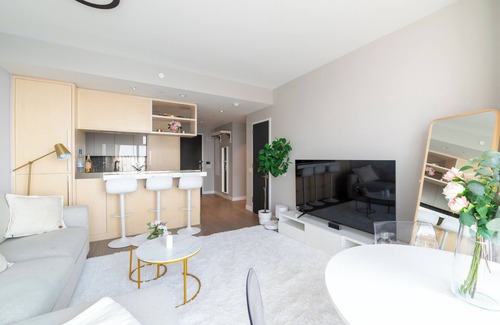 Chinatown House | Skyline Oasis: 3M Dollars Penthouse with Iconic Views