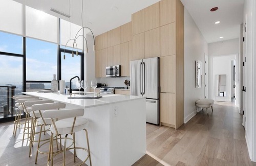 River West Apartment | Skyline Penthouse Duo: 6 Bedrooms for Large Groups