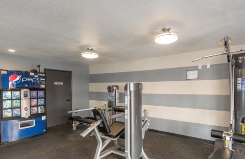 Norma Triangle Apartment | Skyline Terrace Executive Jr One Bedroom with Balcony and Pool