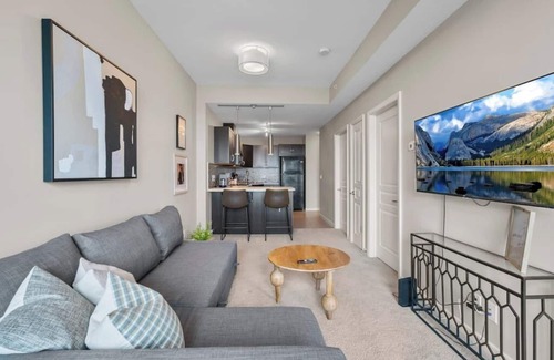 Victoria Park Condo | Skyline Views| Walk to Saddledome | AC| UG Parking