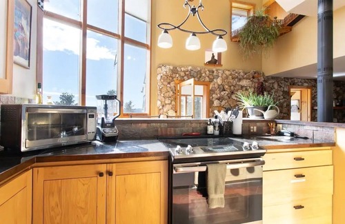 Boulder Ski Chalet | SkyMountain Lodge with Hot Tub and Infrared Sauna