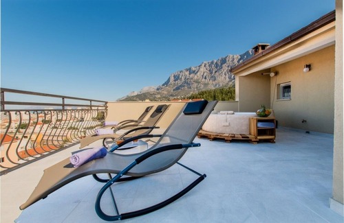 Bidol Apartment | SkyTub suite in center