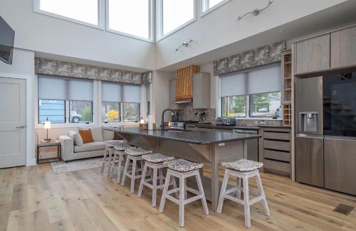 Black Mountain House | Skyview Oasis Modern Build 1 Mile from Downtown Black Mtn!