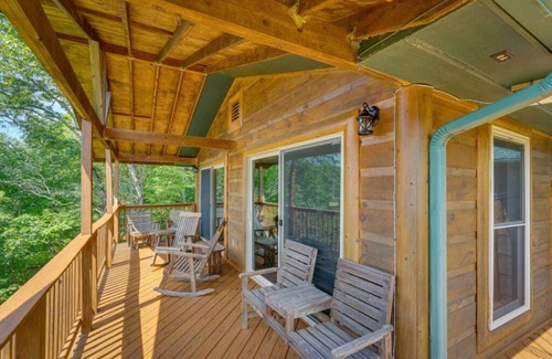 Robbinsville Cabin | Skyview Retreat, BEST Views! Entire cabin in Robbinsville, North Carolina