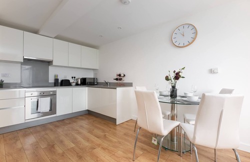 Grange Apartment | Skyvillion 2bed Enfield Flat W balcony - Parking