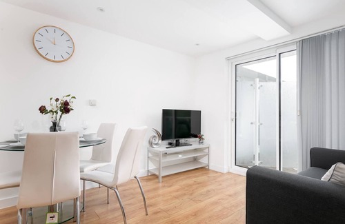 Grange Apartment | Skyvillion 2bed Enfield Flat W balcony - Parking