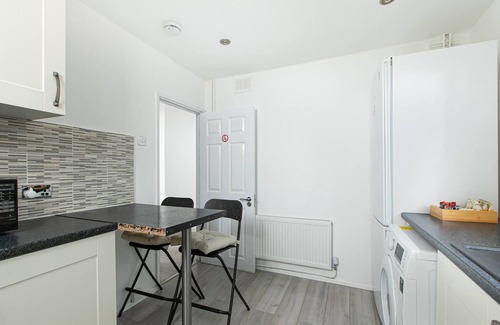 Hatfield Apartment | Skyvillion - 2bed House W grdn&parking In Hatfield
