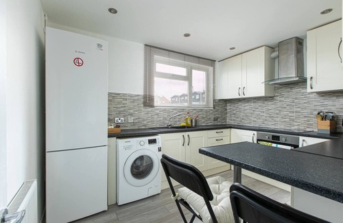 Hatfield Apartment | Skyvillion - 2bed House W grdn&parking In Hatfield