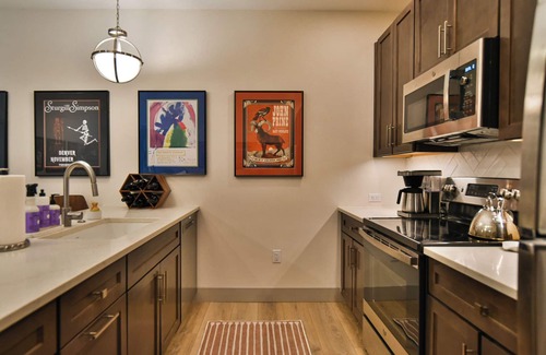 Silverthorne Condo | Skywalk Flats Amphitheater Retreat: Downtown, Hot Tubs