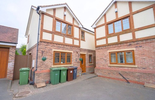 Marston Green House | Skyward Hse: 5BR 3Bath Balcony - Near HS2/NEC/BHX