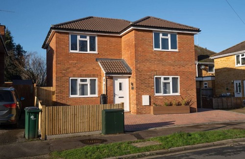 Crawley Apartment | Skyway First Floor Apartment