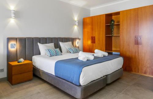 Praia da Rocha Apartment | SkyZen - Beach Walking, Mountain & River View