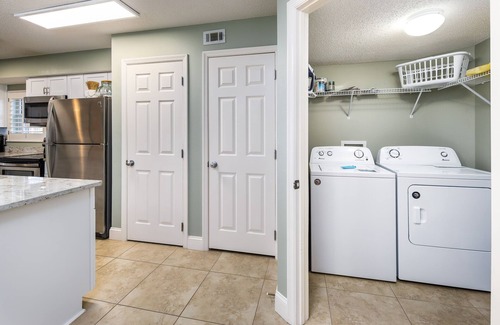 Fort Walton Beach Condo | SL 305: Breezy Palms - Your Dream Beachfront View Is Just a Step Away!