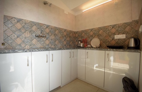 The Mall Road Condo | Slane Castle - 2 BHK w/King Bed, Parking, Bonfire