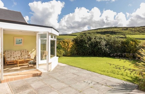 Lahinch House | Slaveen - 1km from Lahinch Beach, Stunning views of Lahinch - Walk to the Beach