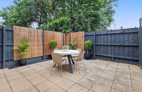 Clifton Hill House | Sleek 2-Bed Terrace near Local Parks