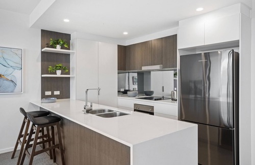 New Farm Apartment | Sleek 2-Bed with Balcony and Communal BBQ Area