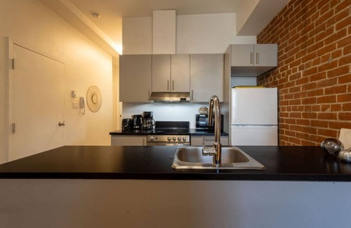Downtown Montreal Apartment | Sleek 2BR in Heart of Downtown Montreal