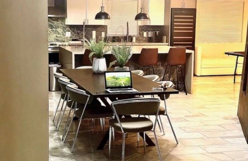Briarwood House | Sleek 4BR Oasis/Modern Desert Gem - Ideal VRBO Getaway!