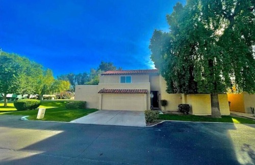 Briarwood House | Sleek 4BR Oasis/Modern Desert Gem - Ideal VRBO Getaway!