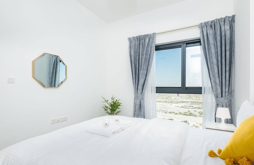 Dubai Apartment | Sleek and Contemporary 2 BR in Jebel Ali