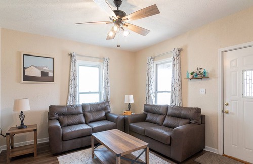 Kokomo House | Sleek and modern 4 bedroom 2 full baths