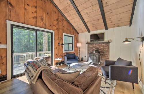 Wilmington House | Sleek Cabin with Deck, 8 Miles to Mount Snow and Hikes