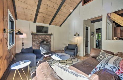 Wilmington House | Sleek Cabin with Deck, 8 Miles to Mount Snow and Hikes