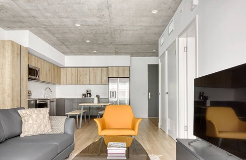 City West Apartment | Sleek Downtown 1BR w/Pool, Gym & W/D near Staples Center, by Blueground (LAX 542)