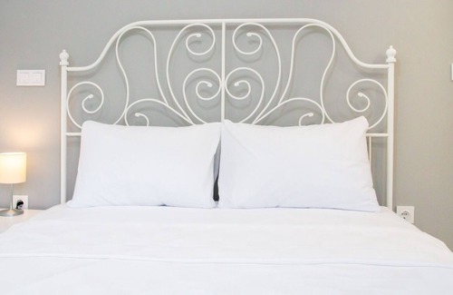 Milas House | Sleek Flat w Garden 5 min to Beach in Milas
