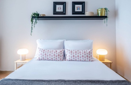 Celiktepe Mahallesi Apartment | Sleek Flat with Terrace close to Sapphire Mall