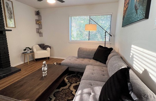 Northwest Dallas Apartment | SLEEK LUXE GEM DownTown Dallas 2Bd 2Ba