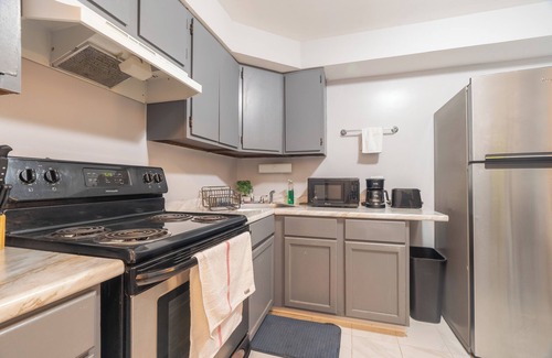 West Ridge Apartment | Sleek North Side Studio Apartment