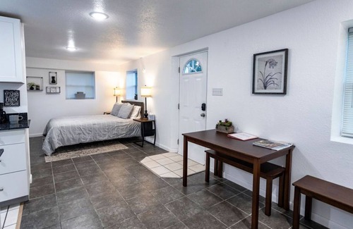 Mid America Apartment | Sleek Studio – Near the Lake and Sam’s Pizza