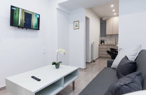 Ilisia Apartment | Sleek & Stylish Brand-New Apartment Near Megaro Mousikis
