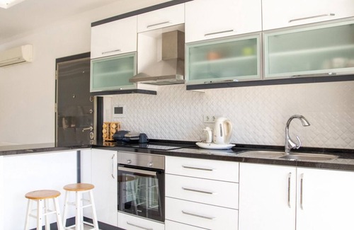 Cesme Villa | Sleek Villa with Private Pool and Garden in Cesme