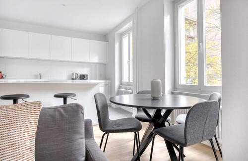 Vorstadte Apartment | Sleek Vorstädte 3.5 Room w/W/D & Storage, 2 min to Market, by Blueground