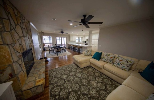 Camden House | Sleep 30: Lakefront Wateree Compound in a Cove!