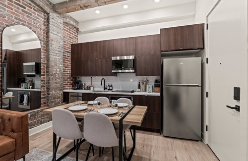 Center City East Apartment | SLEEP 4 - Old City Philly - NEW Townhouse