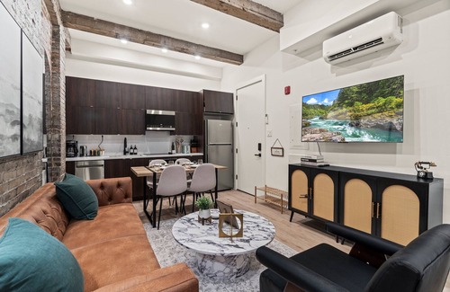 Center City East Apartment | SLEEP 4 - Old City Philly - NEW Townhouse