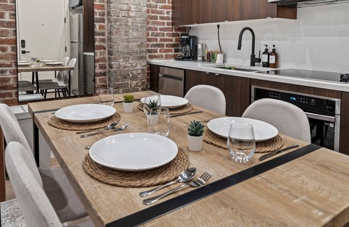 Center City East Apartment | SLEEP 4 - Old City Philly - NEW Townhouse