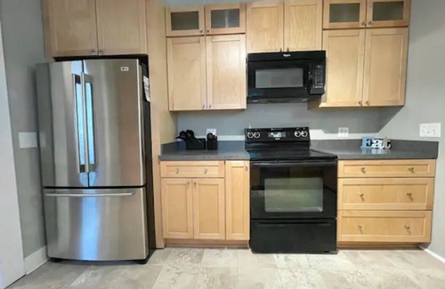 Greenwood House | Sleep 8, 15 min to Indy! Beautiful Home/Quiet Area