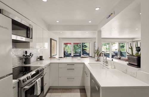 Snowmass Village Condo | Sleep 8 in Mountain Facing, Modern Snowmass Condo on Golf Course