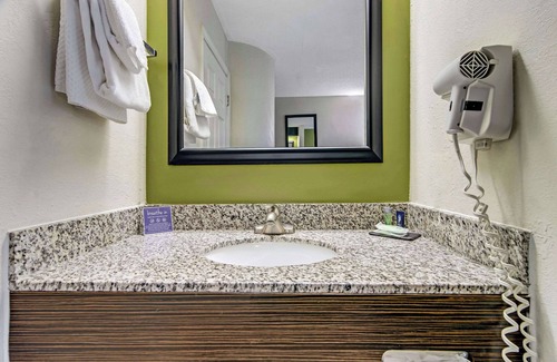 Lansing Hotel | Sleep Inn near I-80 and I-94