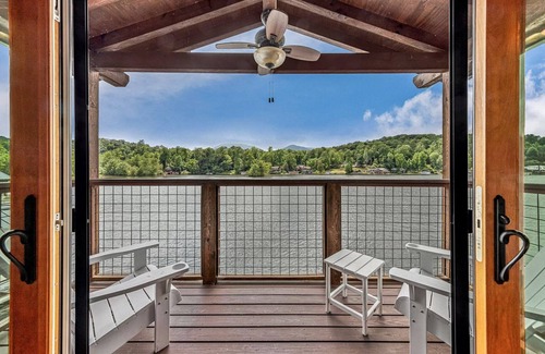 Landrum Apartment | Sleep Lakeside in Our Cozy Boathouse with Mtn Views