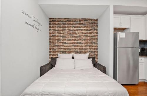 Over-the-Rhine Apartment | Sleep like a King - OTR- Free Light Rail !