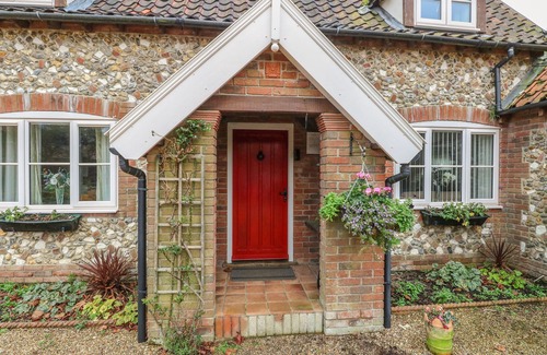 Kettlestone Cottage | SLEEPEEZY, family friendly, with a garden in Little Snoring