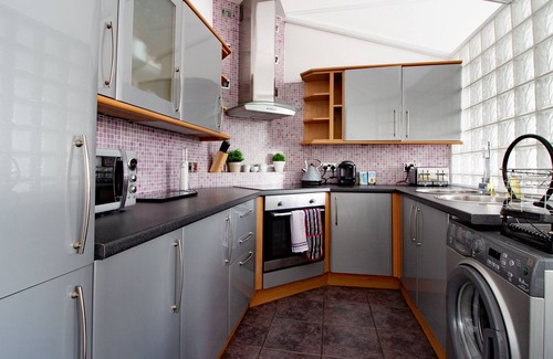 Torquay Apartment | *SLEEPING IN STYLE BY THE SEA*Luxury Beachfront apartment