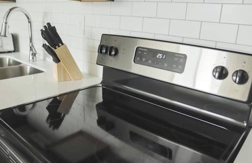 Downtown Des Moines Apartment | Sleepover: Elegant 1BD/1BA + Gym - Downtown Des Moines