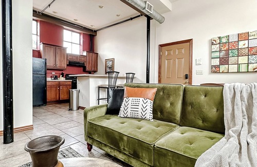 Springfield Apartment | Sleepover: Pristine 2BD/1BA Condo - Downtown Springfield